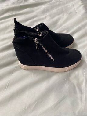 Steve Madden JWedgie Black Suede Wedge Sneakers – Youth Size 2M